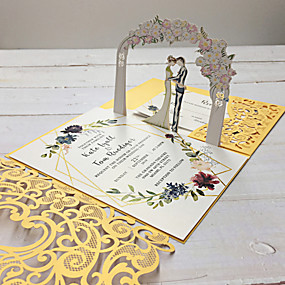 voordelige Feestbedankjes &amp; cadeaus-Drie-voudige Vouw Uitnodigingen van het Huwelijk 50st - Uitnodigingskaarten / Bedankkaarten / Moederdagkaarten Formele Stijl / Sprookjes Thema / Bruid &amp; Bruidegom Stijl Parel Papier 5 "× 7 ¼" (12,7